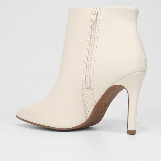 Bota Cano Curto Vizzano Bico Fino Lisa Feminina – Off White - Imagem 3