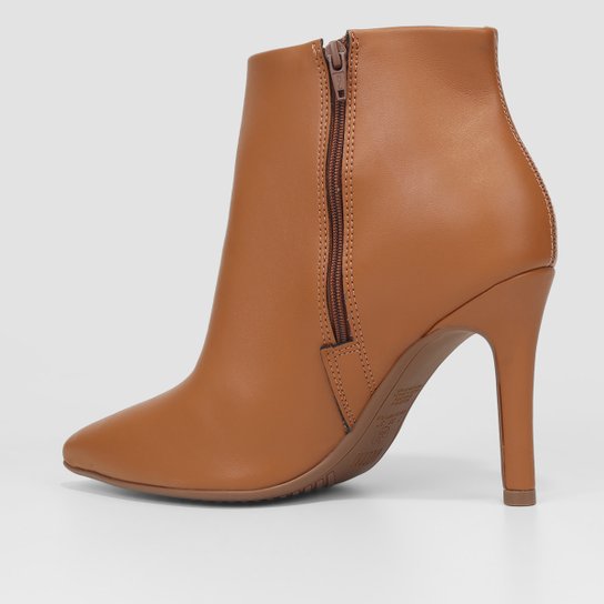 Bota Cano Curto Vizzano Bico Fino Lisa Feminina – Caramelo - Imagem 3