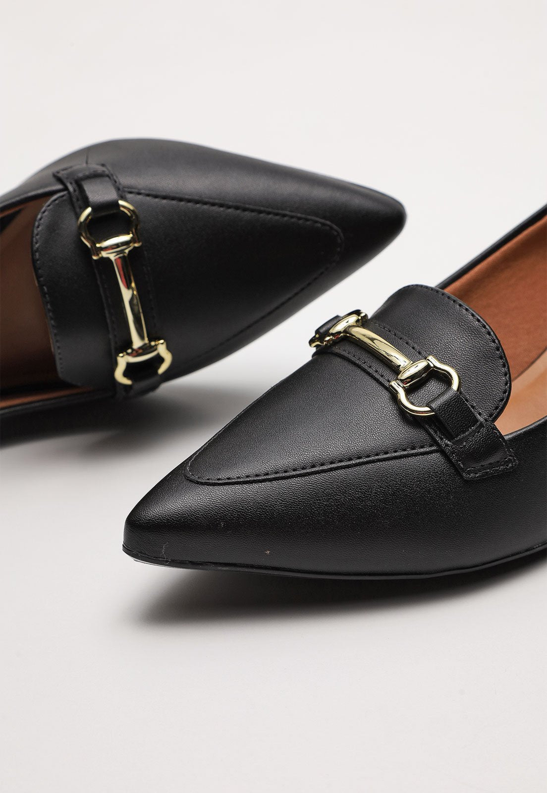 Scarpin Vizzano Salto Grosso Preto - Imagem 7