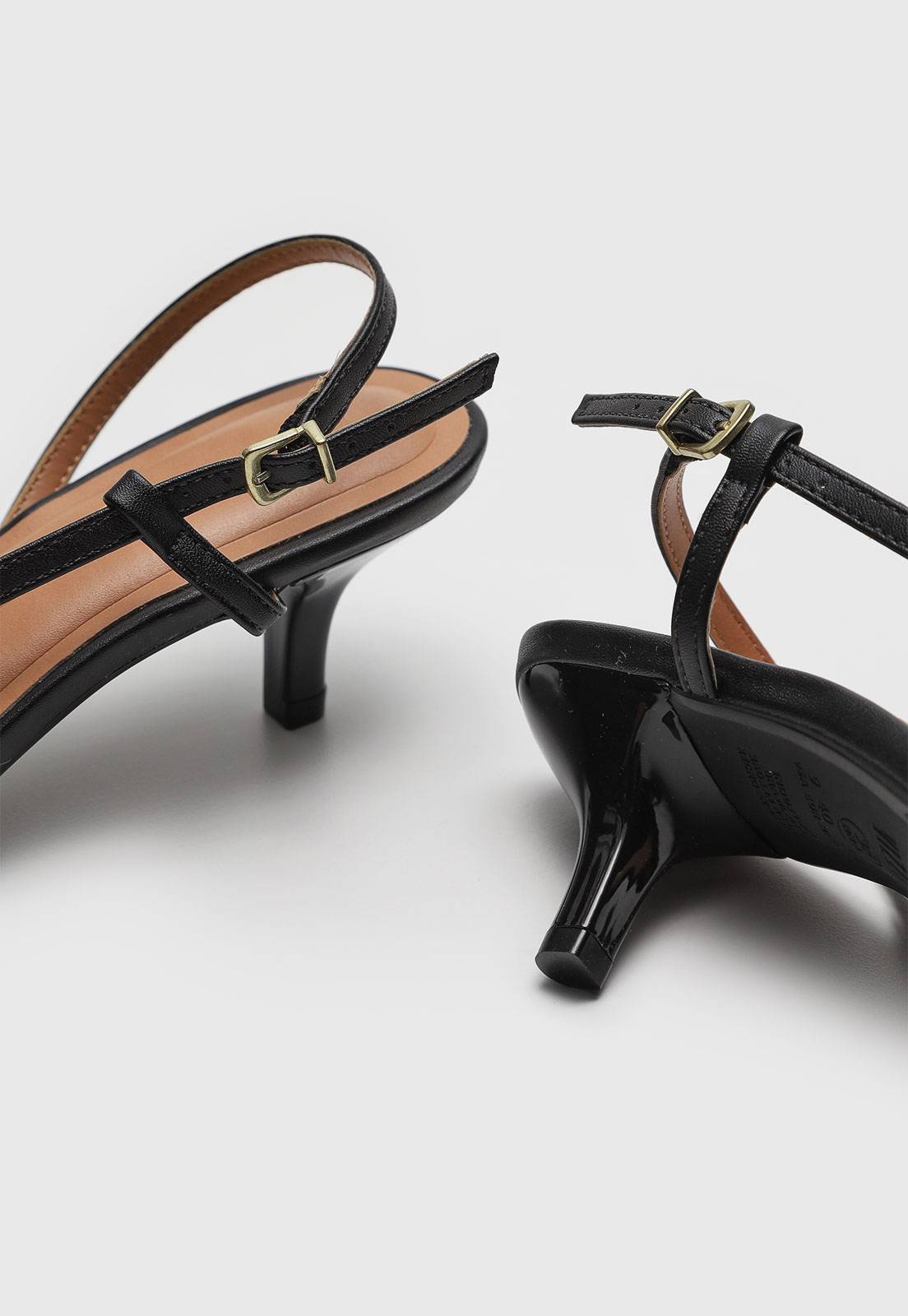 Scarpin Slingback Vizzano Fivelas Preto - Imagem 3