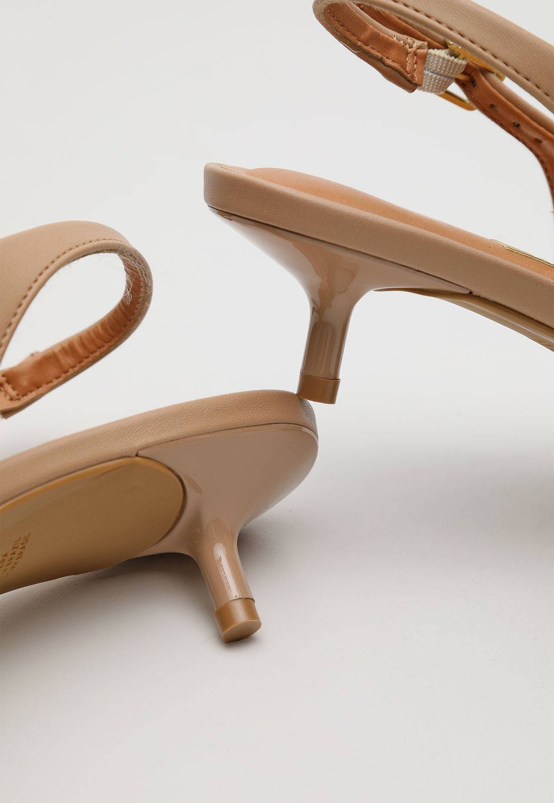 Scarpin Slingback Vizzano Recorte Bege - Imagem 5
